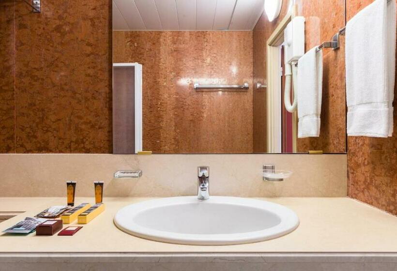اتاق استاندارد یک نفره, B&b Hotel Milano Aosta