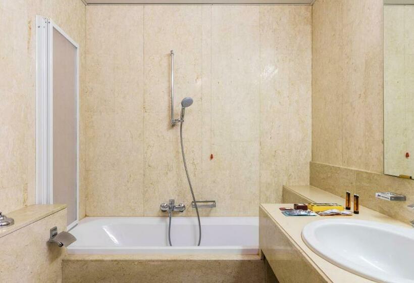 اتاق استاندارد سه نفره, B&b Hotel Milano Aosta