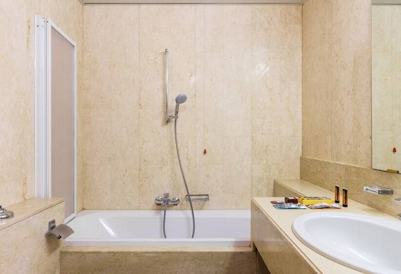 اتاق استاندارد سه نفره, B&b Hotel Milano Aosta