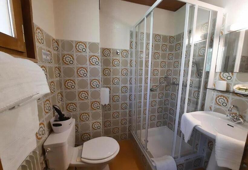 اتاق عادی, Hôtel Les Triolets