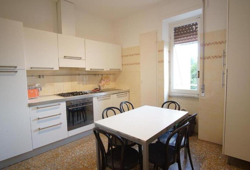 4 Bedroom Apartment, Nazionale