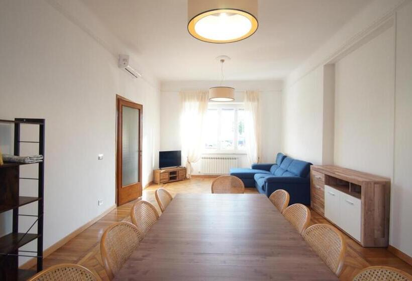 4 Bedroom Apartment, Nazionale