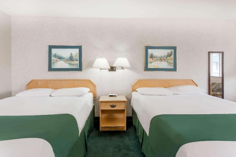 اتاق استاندارد با تخت بزرگ, Spark By Hilton Bentonville