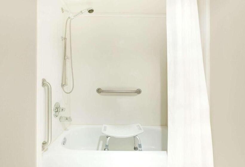 اتاق استاندارد با تخت بزرگ برای معلولان, Super 8 By Wyndham North Little Rock/mccain