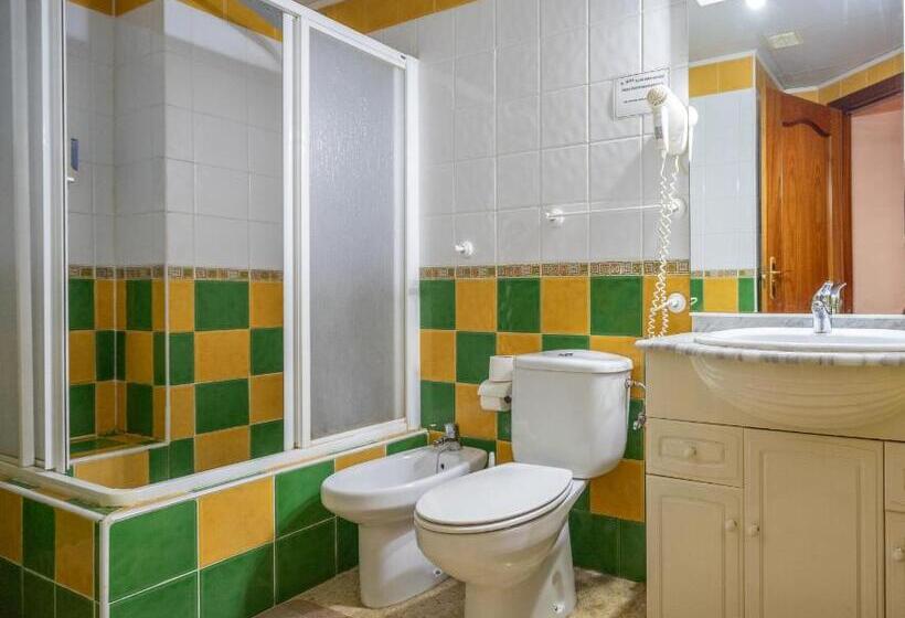 Economy Quadruple Room, Velis