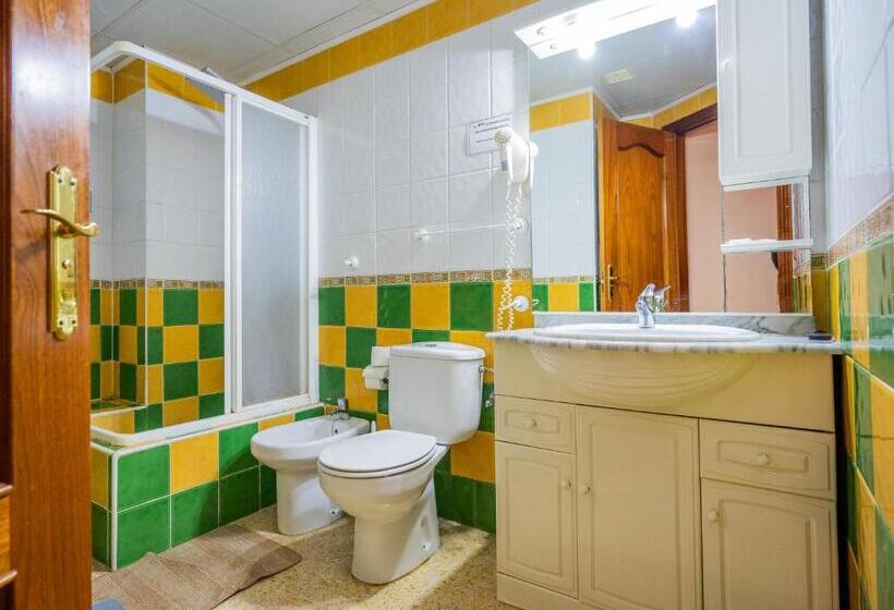 Economy Quadruple Room, Velis