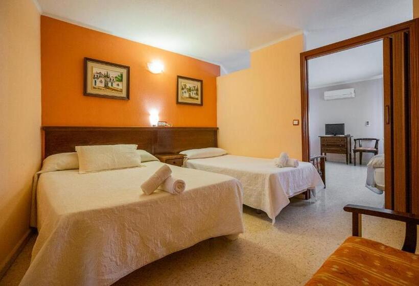 Economy Quadruple Room, Velis