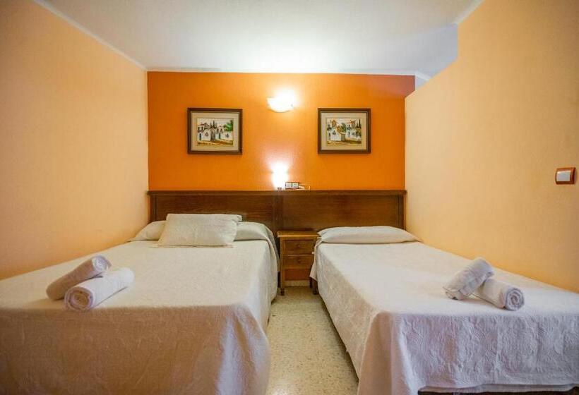 Economy Quadruple Room, Velis