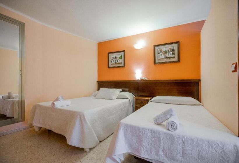 Economy Quadruple Room, Velis