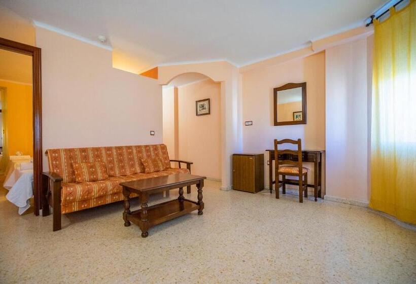 Economy Quadruple Room, Velis