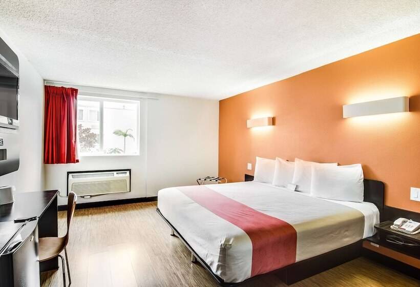 اتاق استاندارد با تخت دوبل برای معلولان, Motel 6 Carson  Adults Only