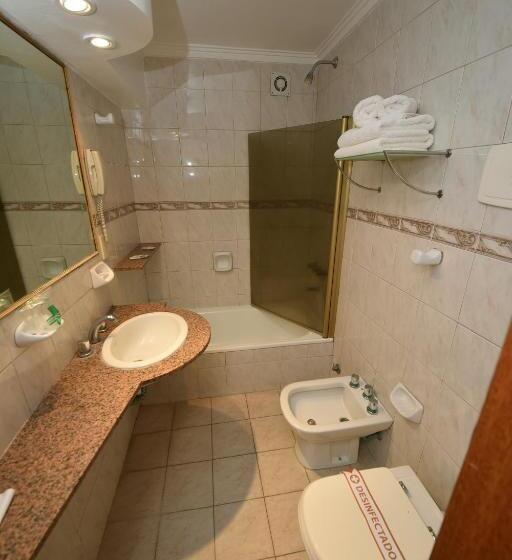 اتاق استاندارد سه نفره, Gran Hotel Skorpios