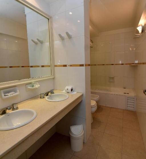 سوئیت راحتی, Gran Hotel Skorpios