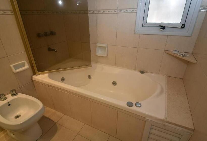 سوییت لوکس, Gran Hotel Skorpios