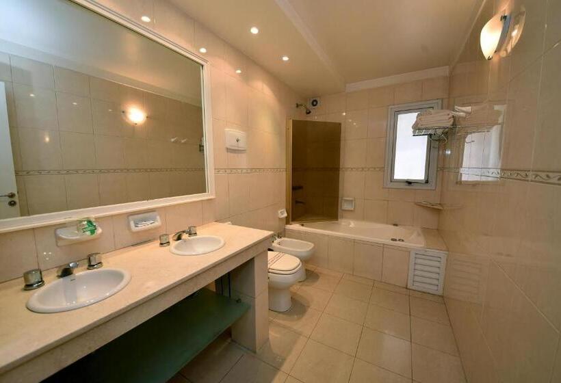 سوییت لوکس, Gran Hotel Skorpios