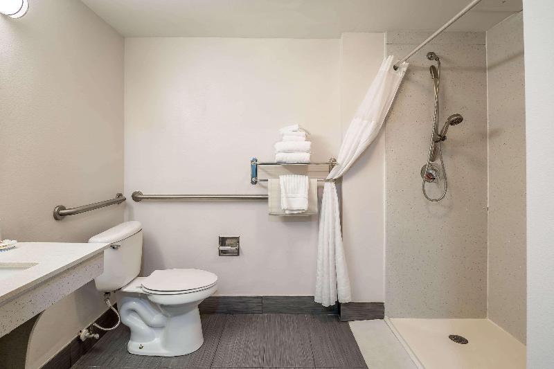 اتاق استاندارد با تخت بزرگ, Comfort Inn University