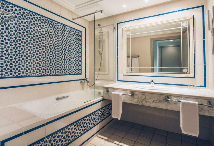 اتاق استاندارد با چشم‌انداز دریا, Iberostar Waves Averroes