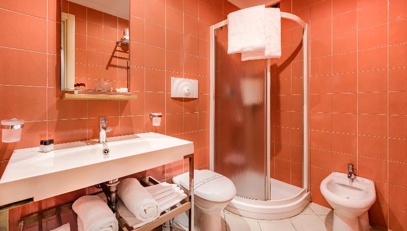 اتاق استاندارد چهار تخته, La Fortezza
