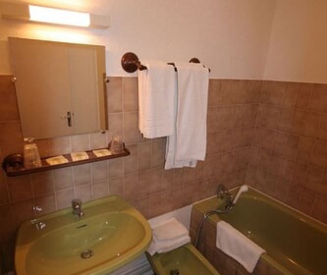 اتاق استاندارد, Logis Hôtel Relais Paris Bale   Restaurant La Mangeoire