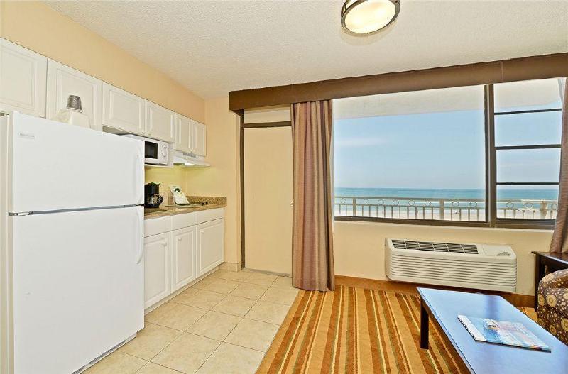 اتاق استاندارد با بالکن, Rushhh Daytona Beach, Tapestry Collection By Hilton
