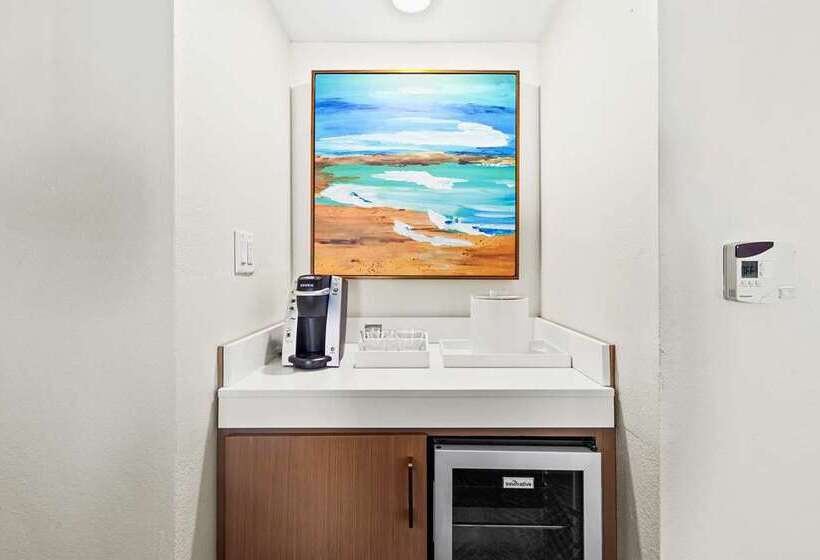 اتاق لوکس با تخت بزرگ, Rushhh Daytona Beach, Tapestry Collection By Hilton