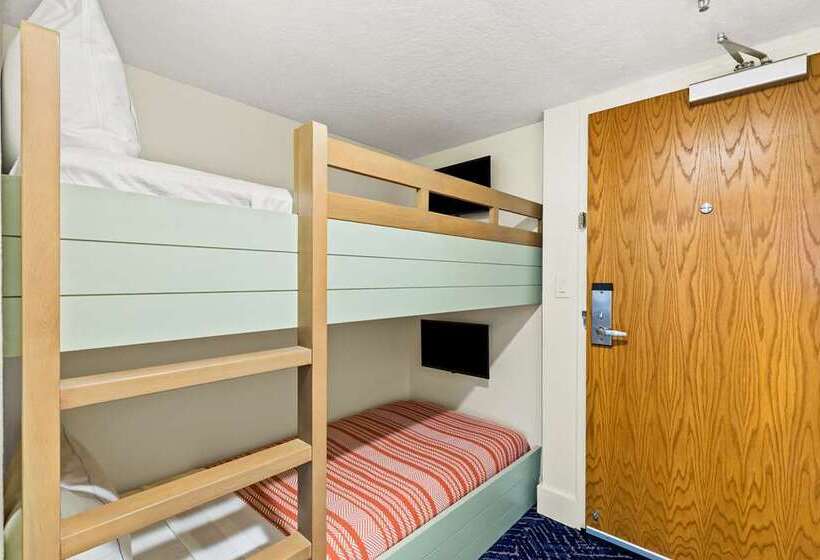 اتاق لوکس با تخت بزرگ, Rushhh Daytona Beach, Tapestry Collection By Hilton