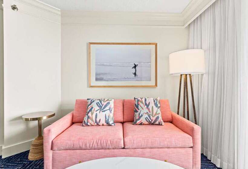 اتاق لوکس با تخت بزرگ, Rushhh Daytona Beach, Tapestry Collection By Hilton
