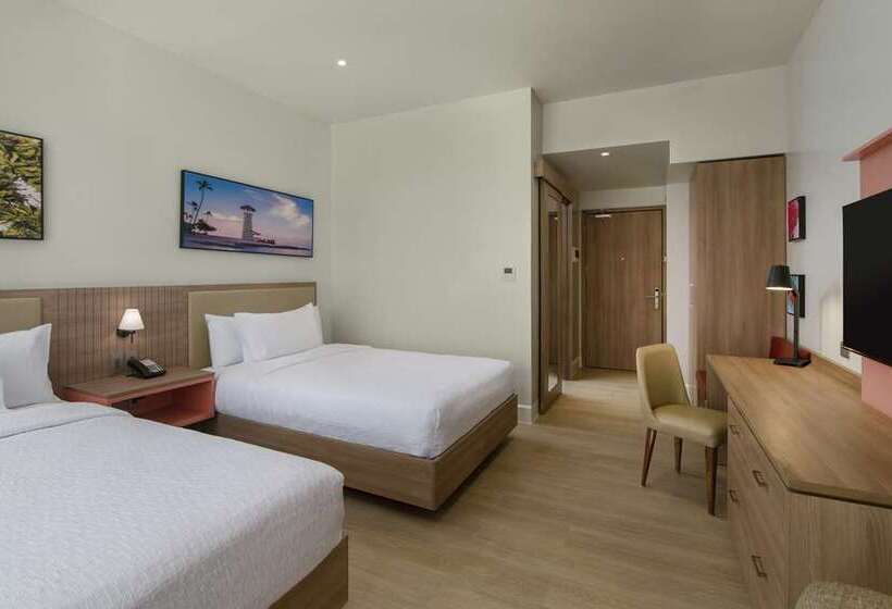اتاق لوکس با تخت دو نفره بزرگ, Rushhh Daytona Beach, Tapestry Collection By Hilton