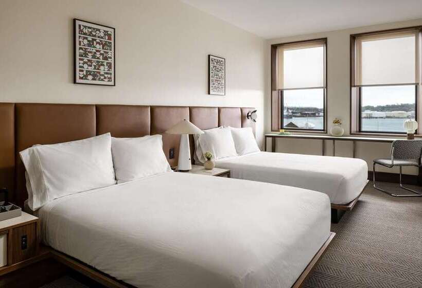 اتاق لوکس با تخت دو نفره بزرگ, Rushhh Daytona Beach, Tapestry Collection By Hilton