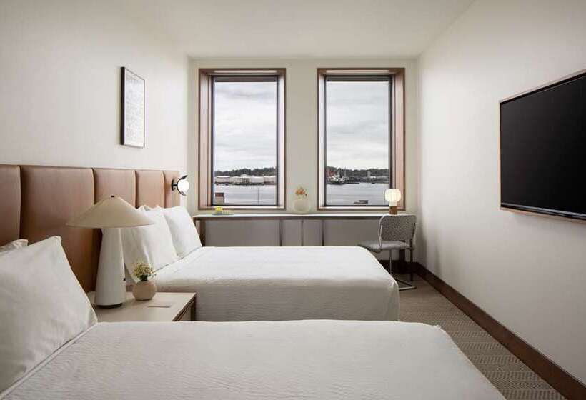 اتاق لوکس با تخت دو نفره بزرگ, Rushhh Daytona Beach, Tapestry Collection By Hilton