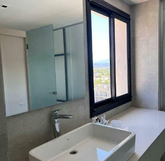 سوییت, Nuevo Hotel Ancasti