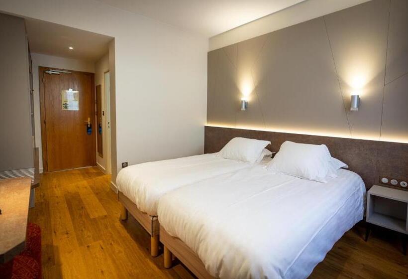اتاق راحتی, Logis Hôtel De La Tour