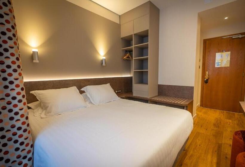 اتاق راحتی, Logis Hôtel De La Tour