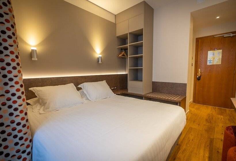 اتاق راحتی, Logis Hôtel De La Tour