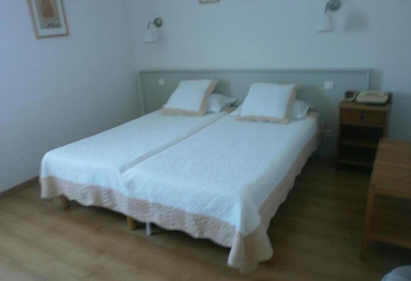 اتاق استاندارد سه نفره, Hôtel Le Clos Des Pins