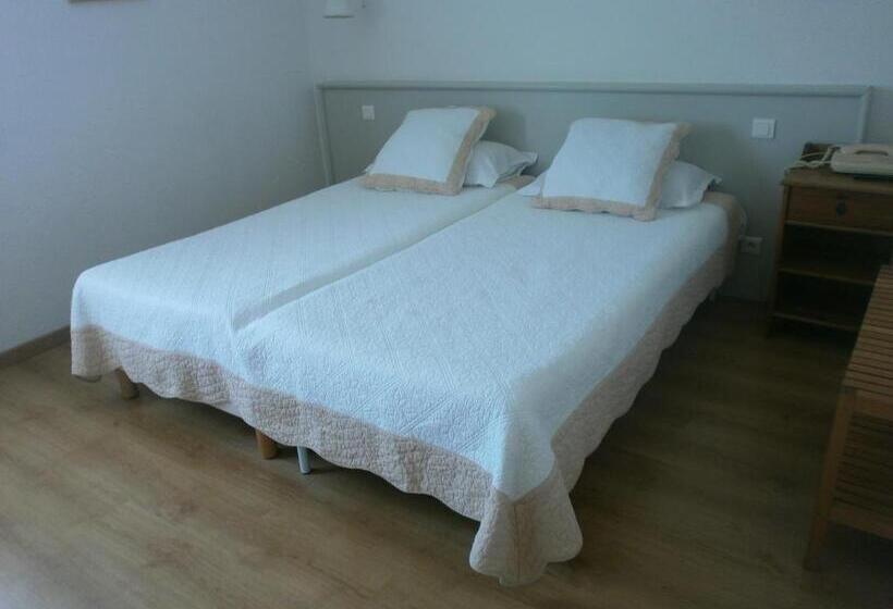 اتاق استاندارد سه نفره, Hôtel Le Clos Des Pins