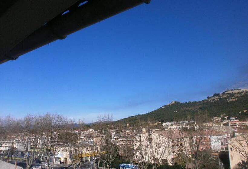 اتاق استاندارد سه نفره, Hôtel Le Clos Des Pins
