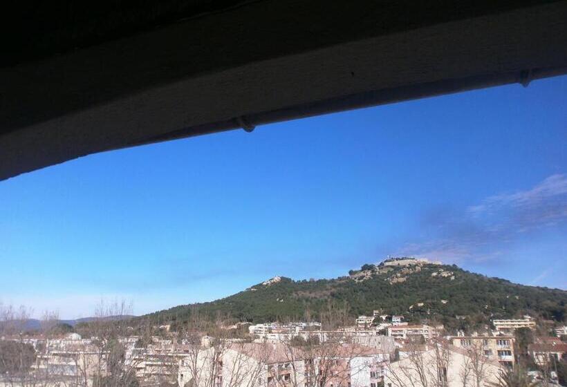 اتاق استاندارد سه نفره, Hôtel Le Clos Des Pins