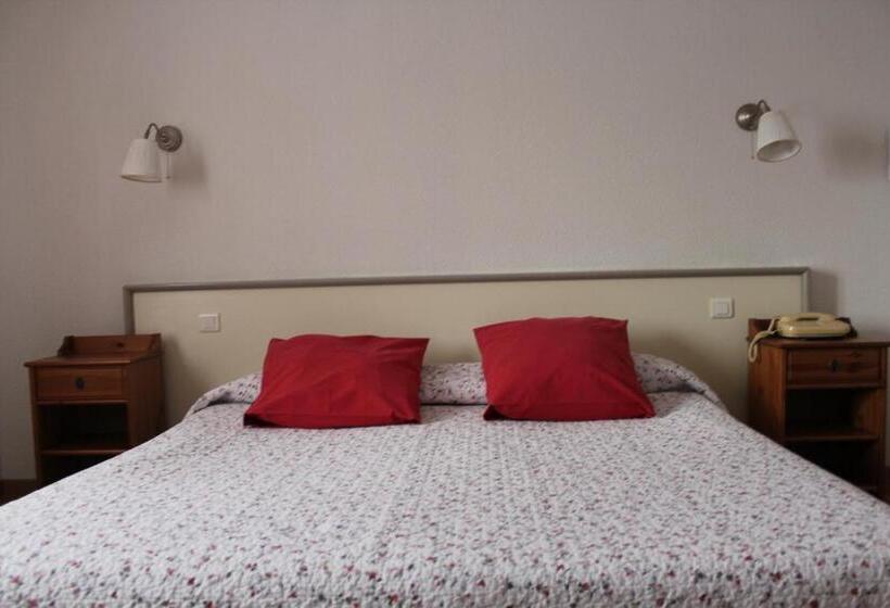 سوییت خانوادگی, Hôtel Le Clos Des Pins