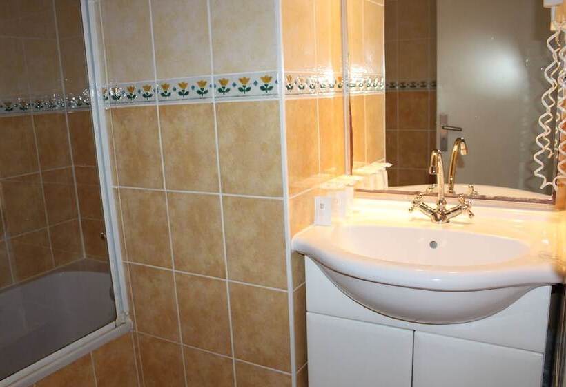اتاق استاندارد سه نفره, Hôtel Le Clos Des Pins