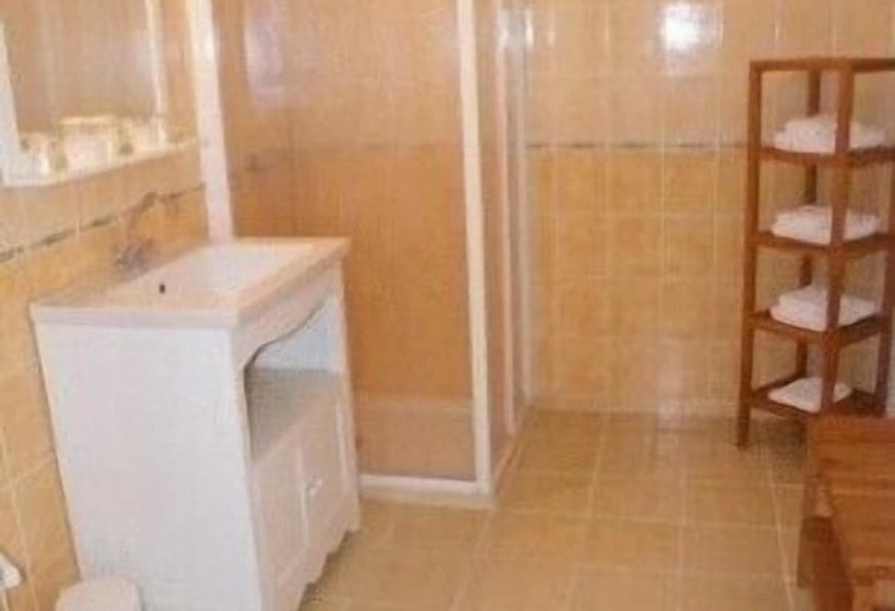 اتاق استاندارد سه نفره, Hôtel Le Clos Des Pins