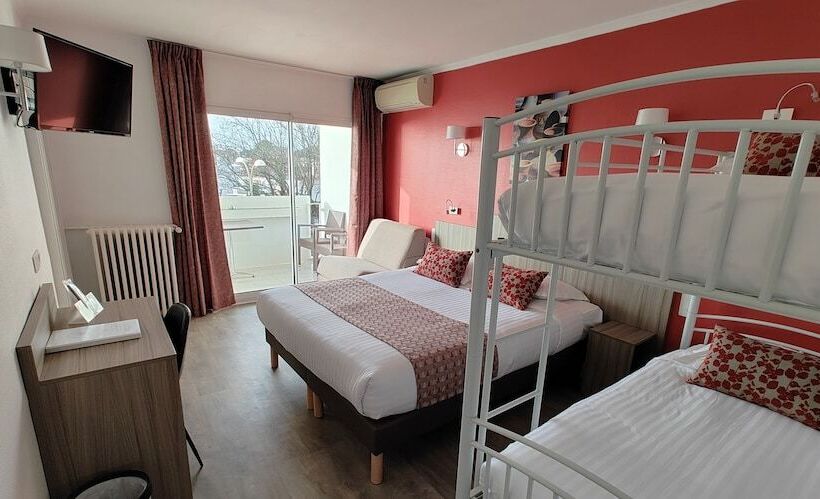 اتاق سوپریور چهار تخته, Logis Hôtel Les Bleuets