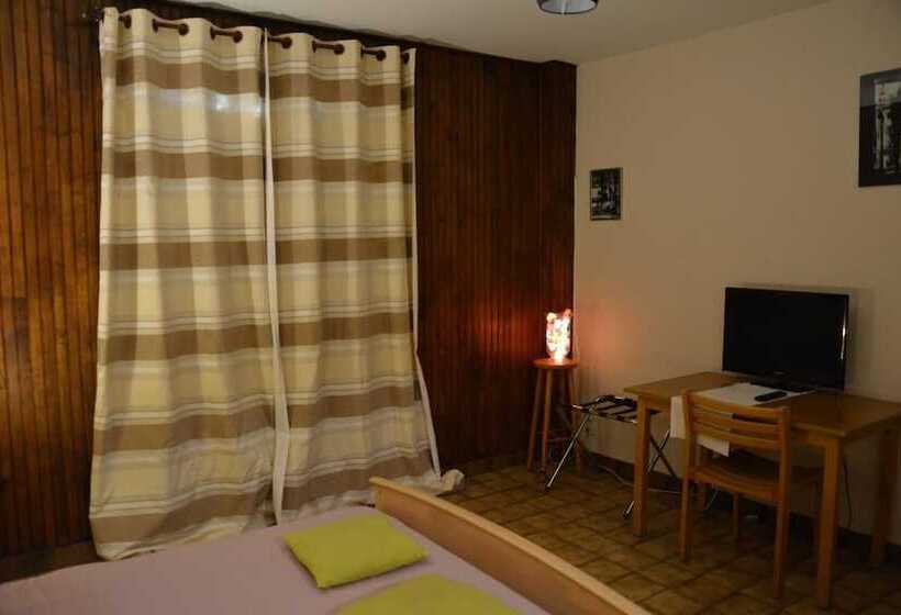 اتاق استاندارد سه نفره, Restaurant Les Planottes