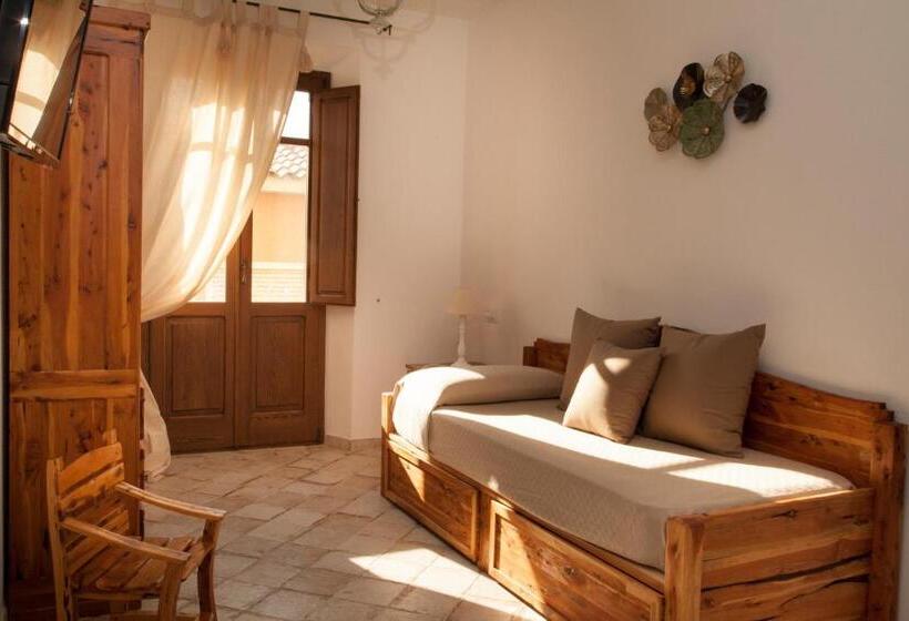 اتاق استاندارد سه نفره, Casa Lu Duttori