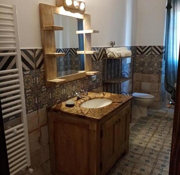 اتاق استاندارد سه نفره, Casa Lu Duttori