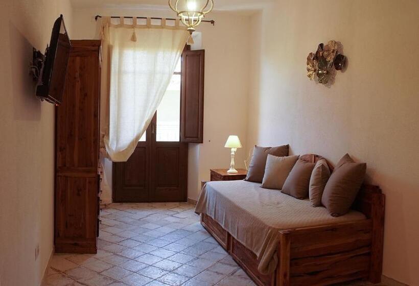 اتاق استاندارد سه نفره, Casa Lu Duttori