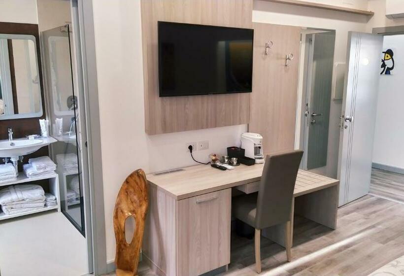 اتاق لوکس چهار تخته, B&b La Stazione