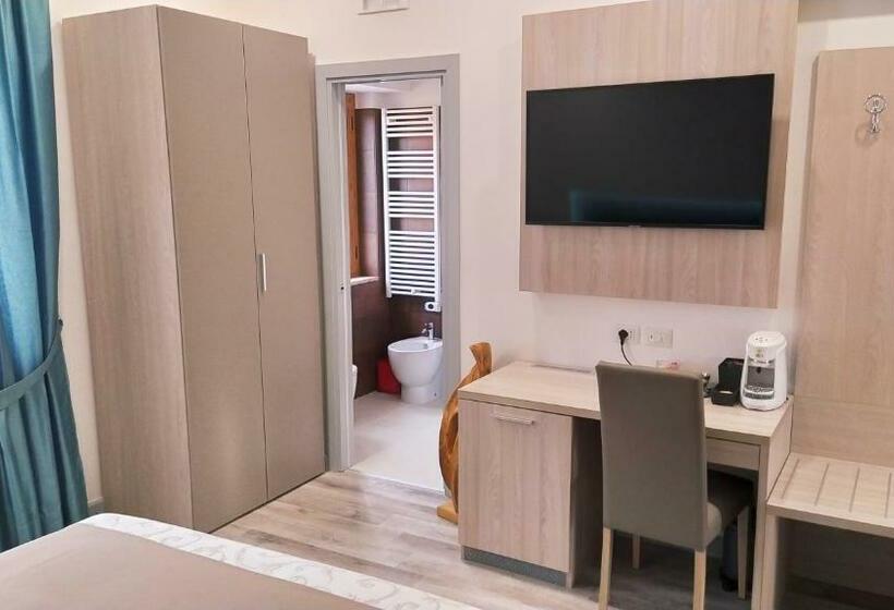 اتاق لوکس چهار تخته, B&b La Stazione