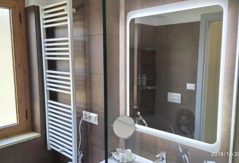 اتاق لوکس چهار تخته, B&b La Stazione