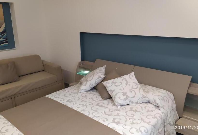 اتاق لوکس چهار تخته, B&b La Stazione